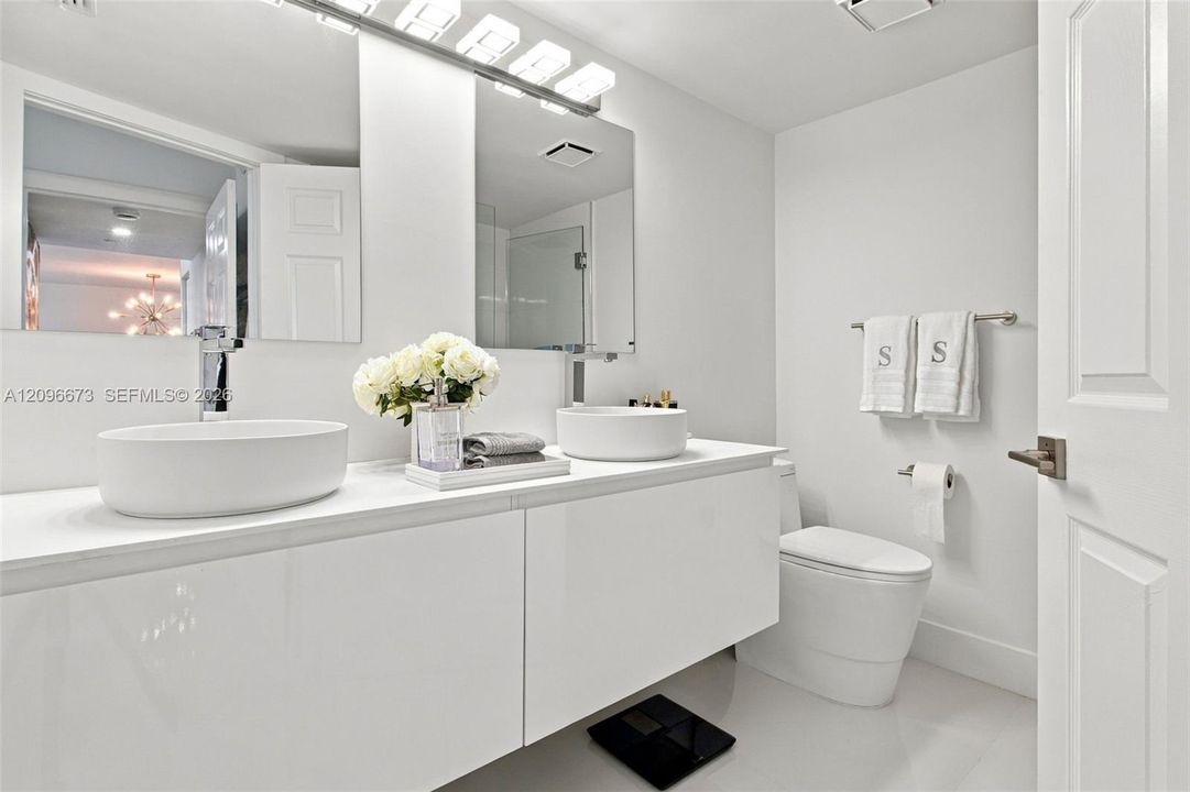 For Sale: $759,998 (2 beds, 2 baths, 1365 Square Feet)