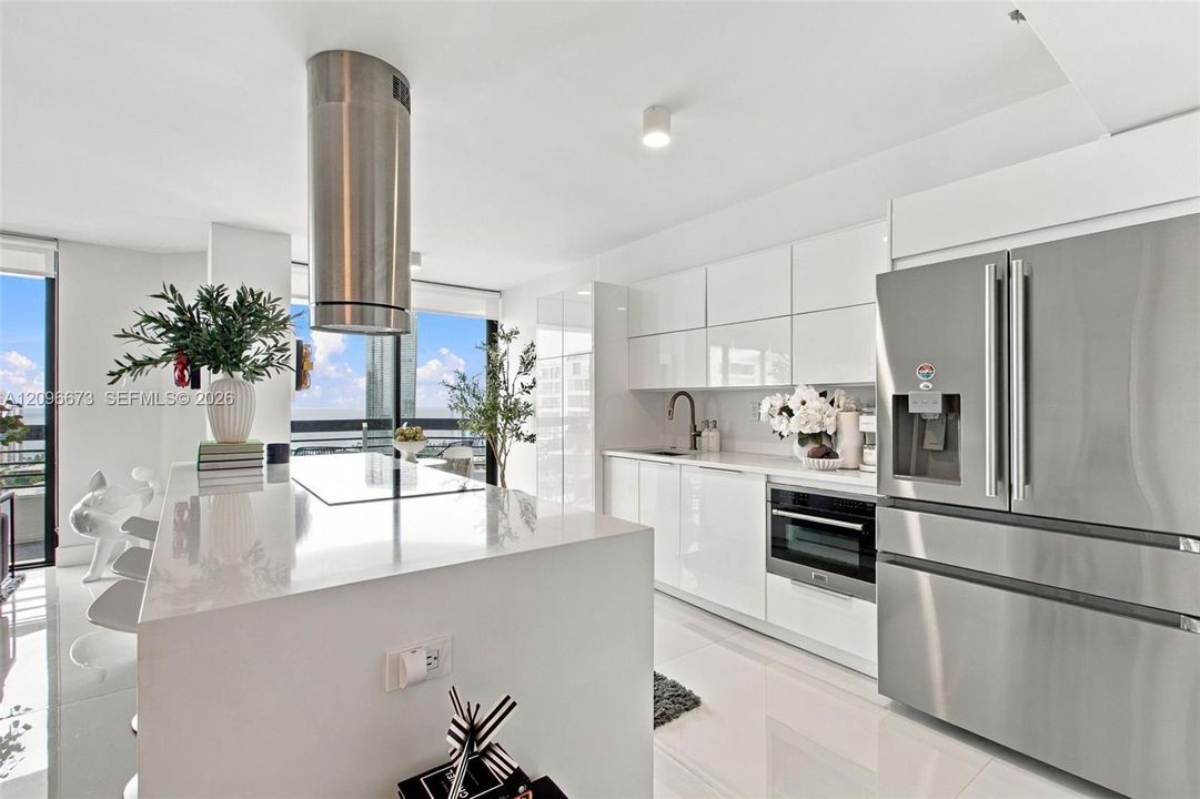 For Sale: $759,998 (2 beds, 2 baths, 1365 Square Feet)