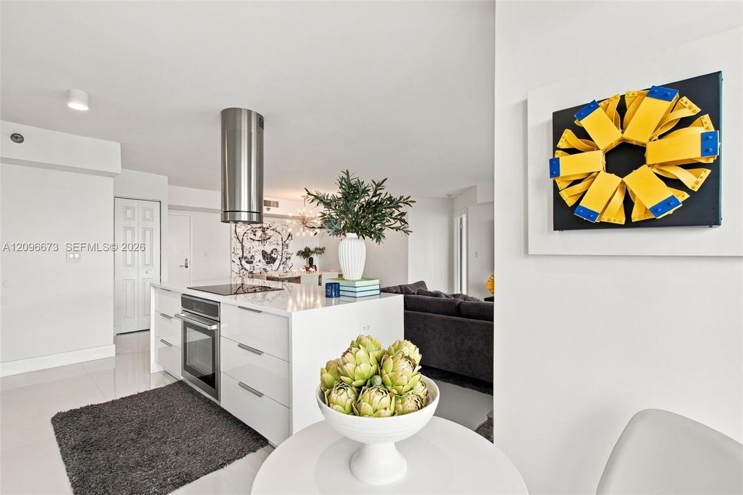 For Sale: $759,998 (2 beds, 2 baths, 1365 Square Feet)