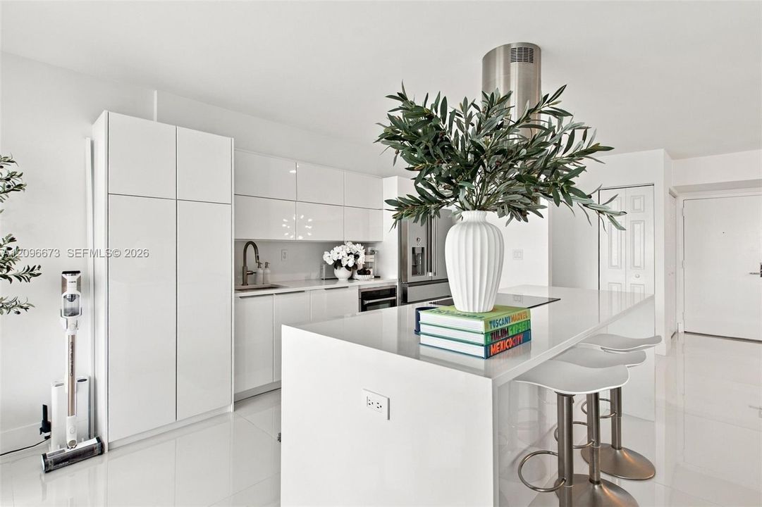 For Sale: $759,998 (2 beds, 2 baths, 1365 Square Feet)