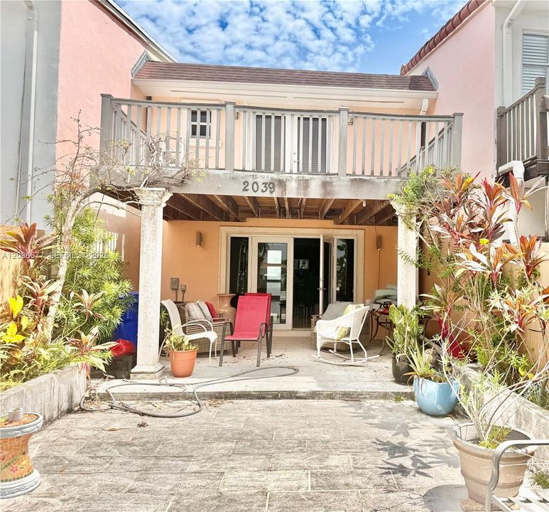 For Sale: $850,000 (2 beds, 2 baths, 1444 Square Feet)