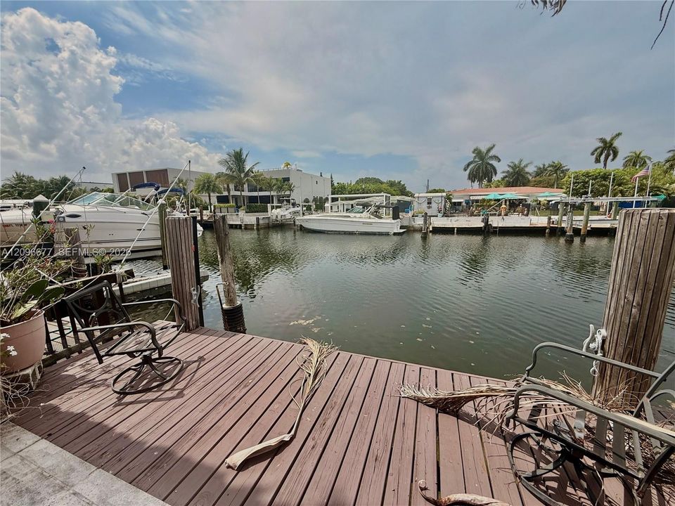 For Sale: $850,000 (2 beds, 2 baths, 1444 Square Feet)