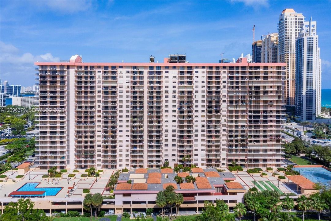 For Sale: $359,900 (2 beds, 2 baths, 1232 Square Feet)