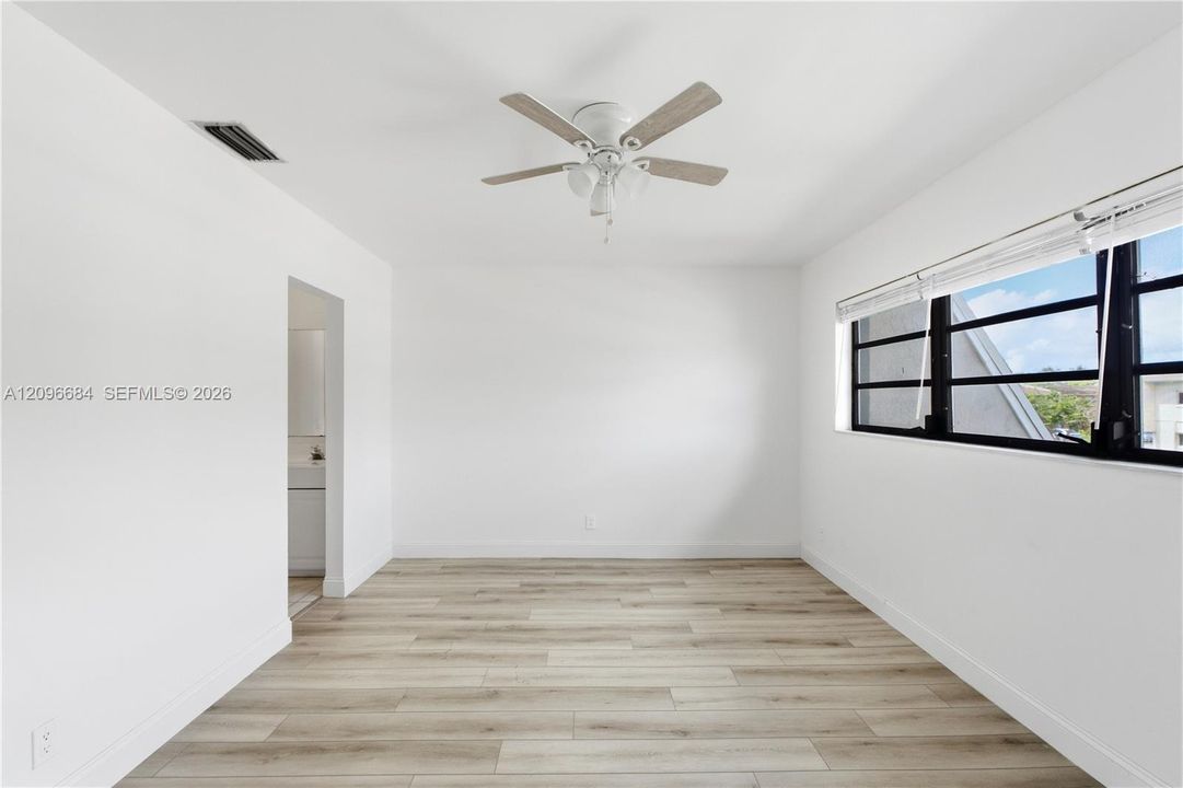 For Sale: $379,000 (2 beds, 2 baths, 1600 Square Feet)