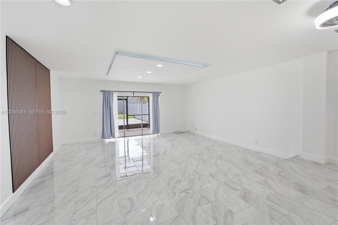 For Sale: $379,000 (2 beds, 2 baths, 1600 Square Feet)