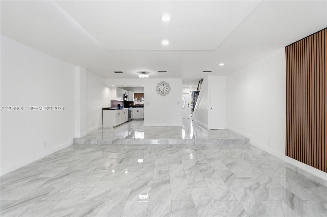 For Sale: $379,000 (2 beds, 2 baths, 1600 Square Feet)