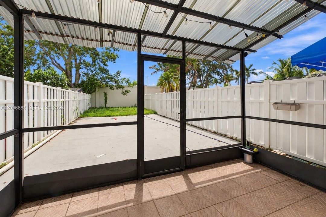 For Sale: $379,000 (2 beds, 2 baths, 1600 Square Feet)