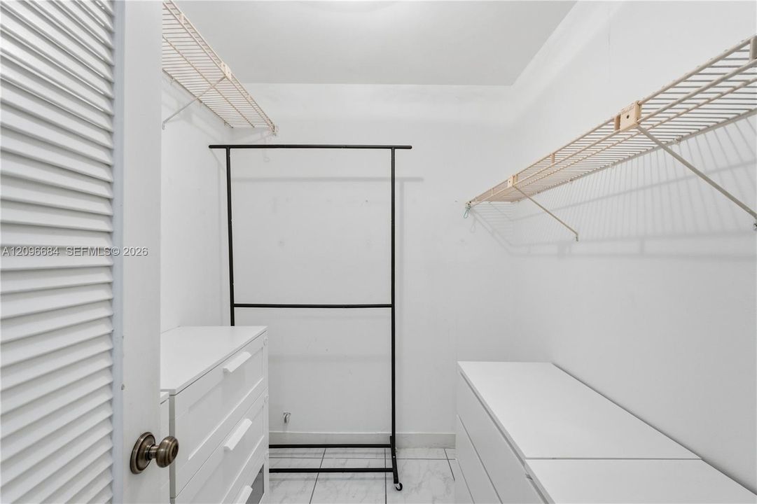 For Sale: $379,000 (2 beds, 2 baths, 1600 Square Feet)