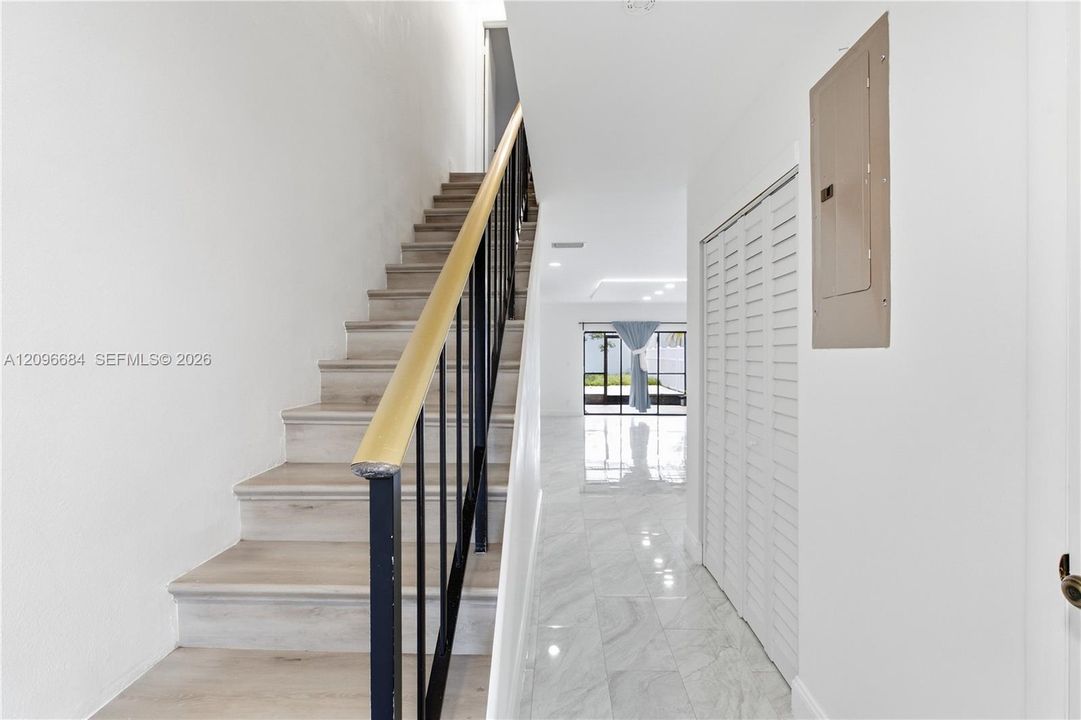 For Sale: $379,000 (2 beds, 2 baths, 1600 Square Feet)