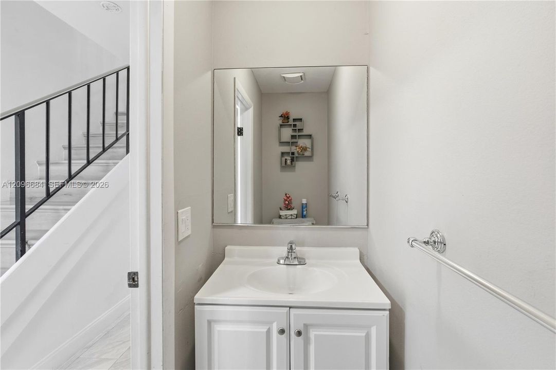 For Sale: $379,000 (2 beds, 2 baths, 1600 Square Feet)