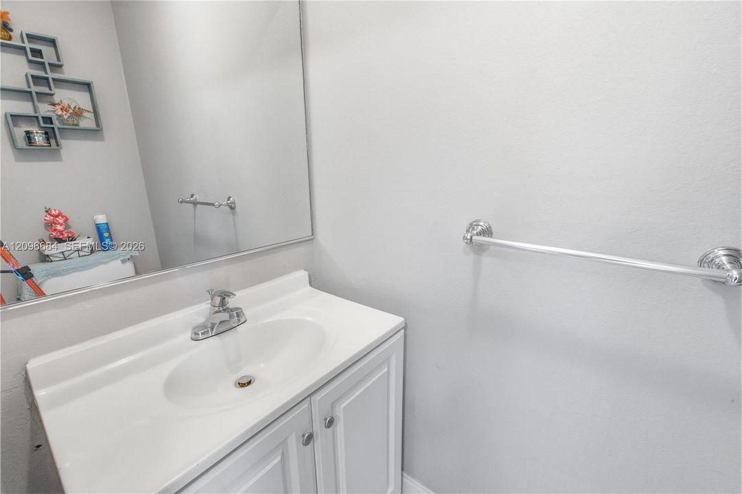 For Sale: $379,000 (2 beds, 2 baths, 1600 Square Feet)