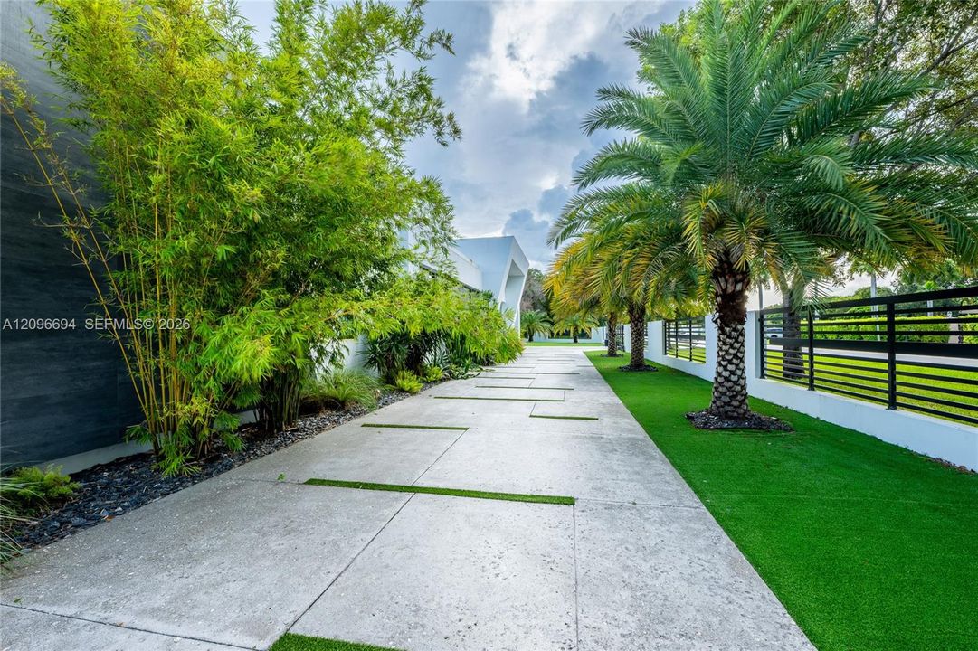 For Sale: $6,500,000 (5 beds, 5 baths, 5133 Square Feet)