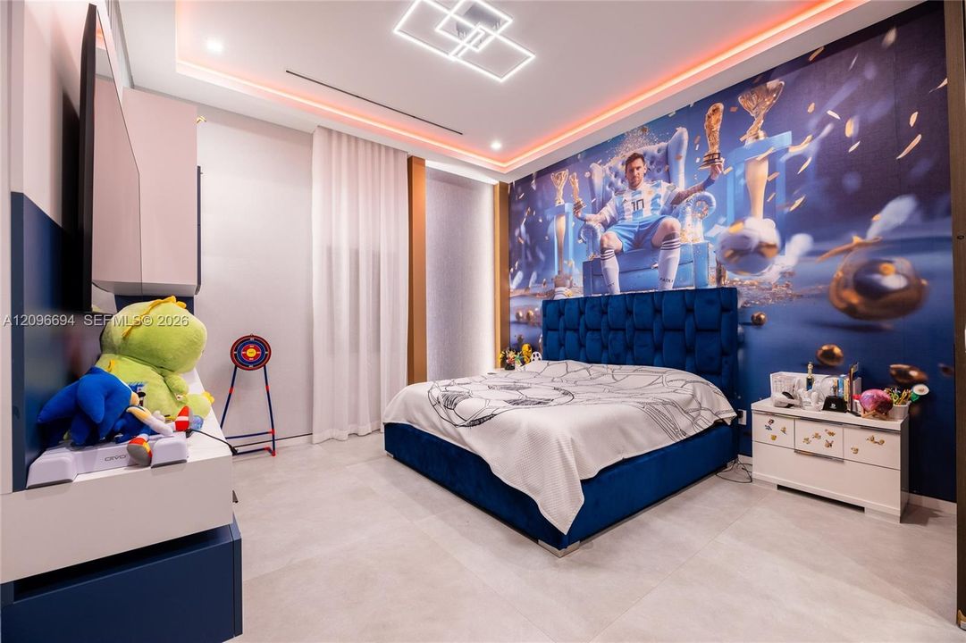 For Sale: $6,500,000 (5 beds, 5 baths, 5133 Square Feet)