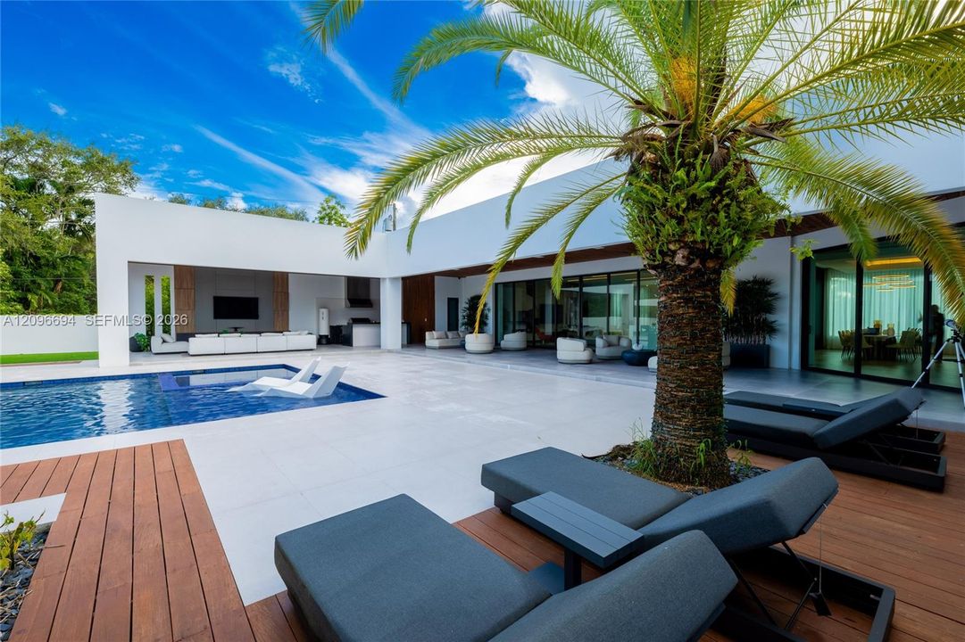 For Sale: $6,500,000 (5 beds, 5 baths, 5133 Square Feet)