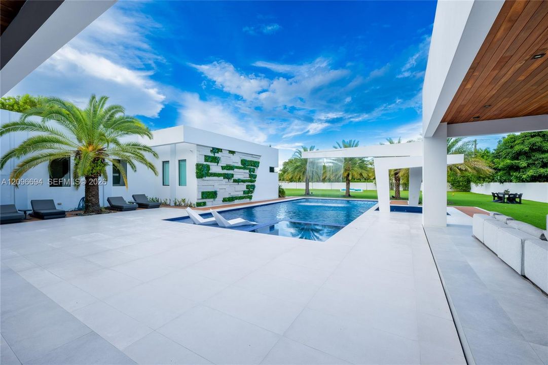 For Sale: $6,500,000 (5 beds, 5 baths, 5133 Square Feet)