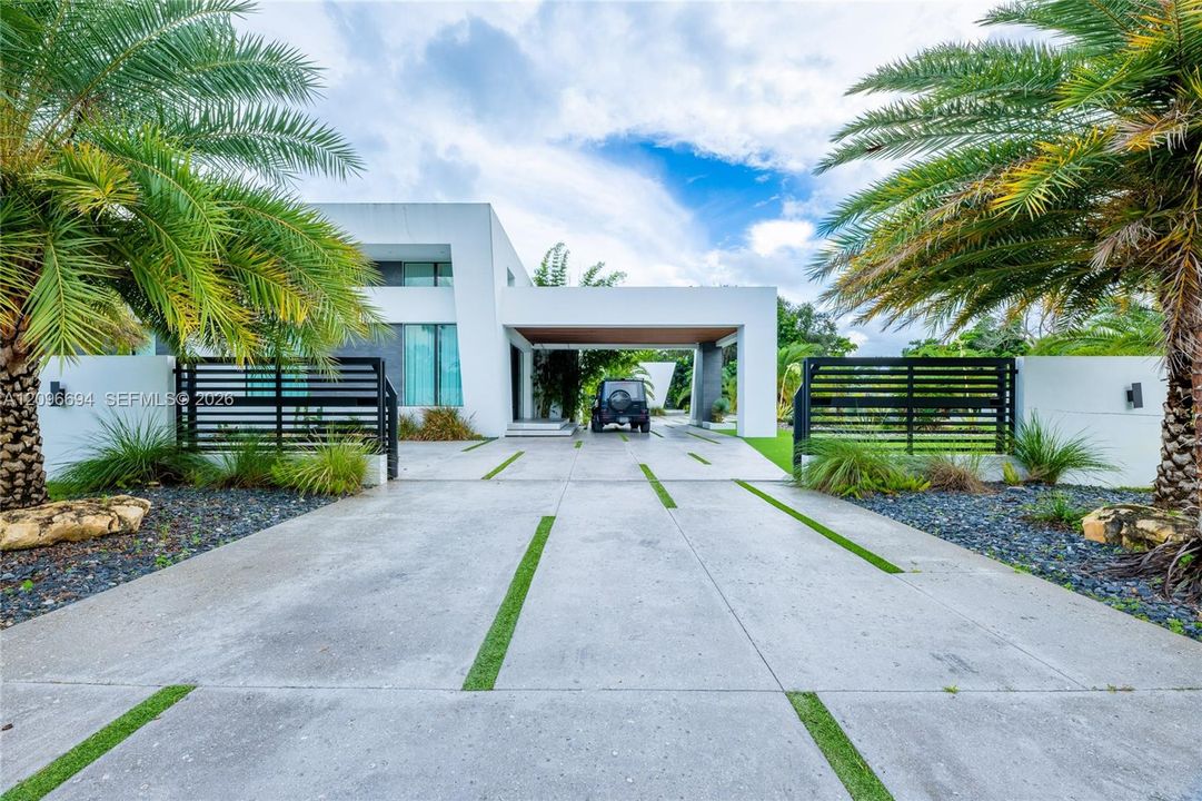 For Sale: $6,500,000 (5 beds, 5 baths, 5133 Square Feet)