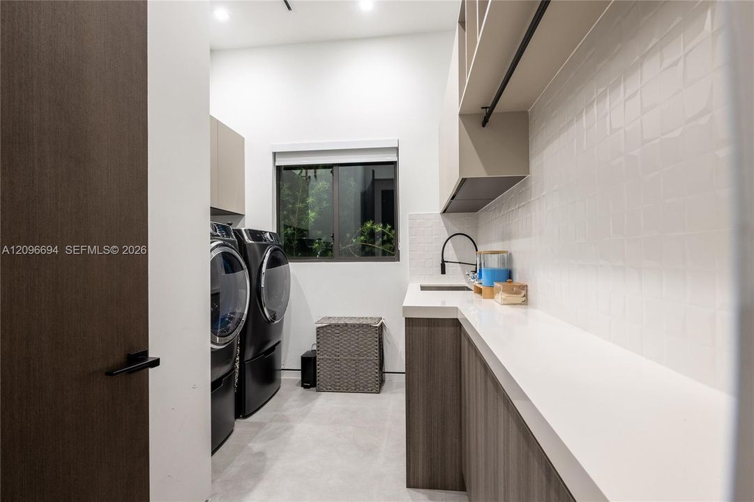 For Sale: $6,500,000 (5 beds, 5 baths, 5133 Square Feet)
