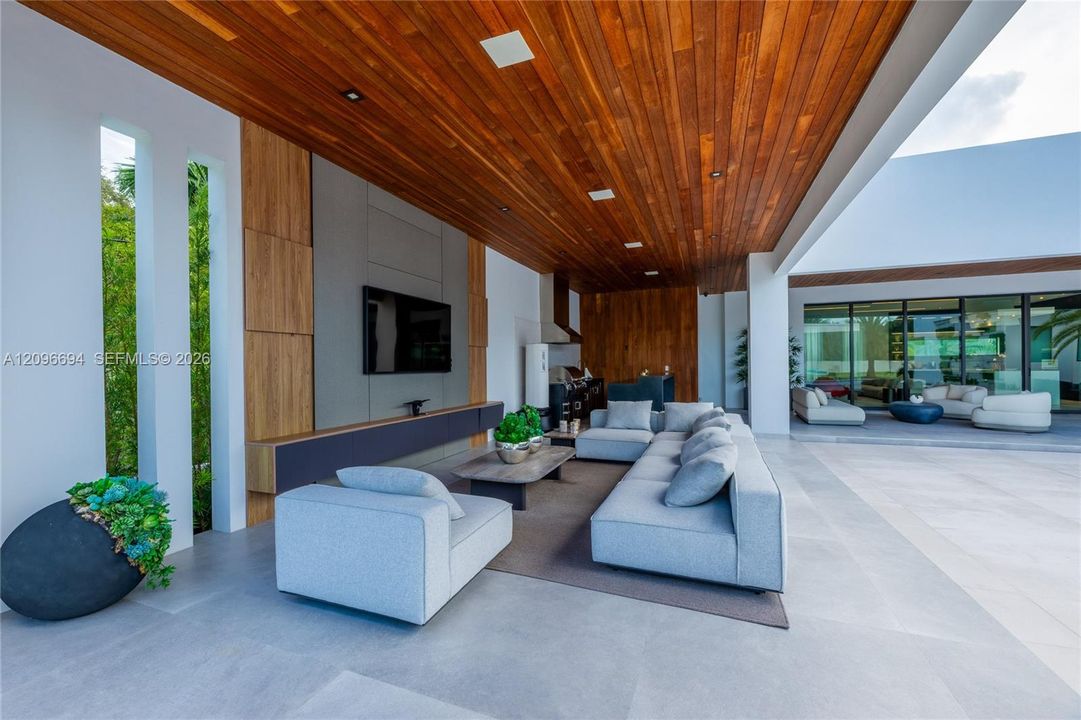 For Sale: $6,500,000 (5 beds, 5 baths, 5133 Square Feet)