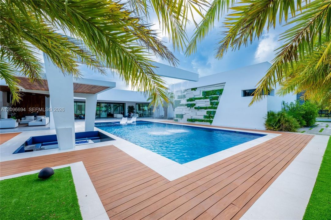 For Sale: $6,500,000 (5 beds, 5 baths, 5133 Square Feet)