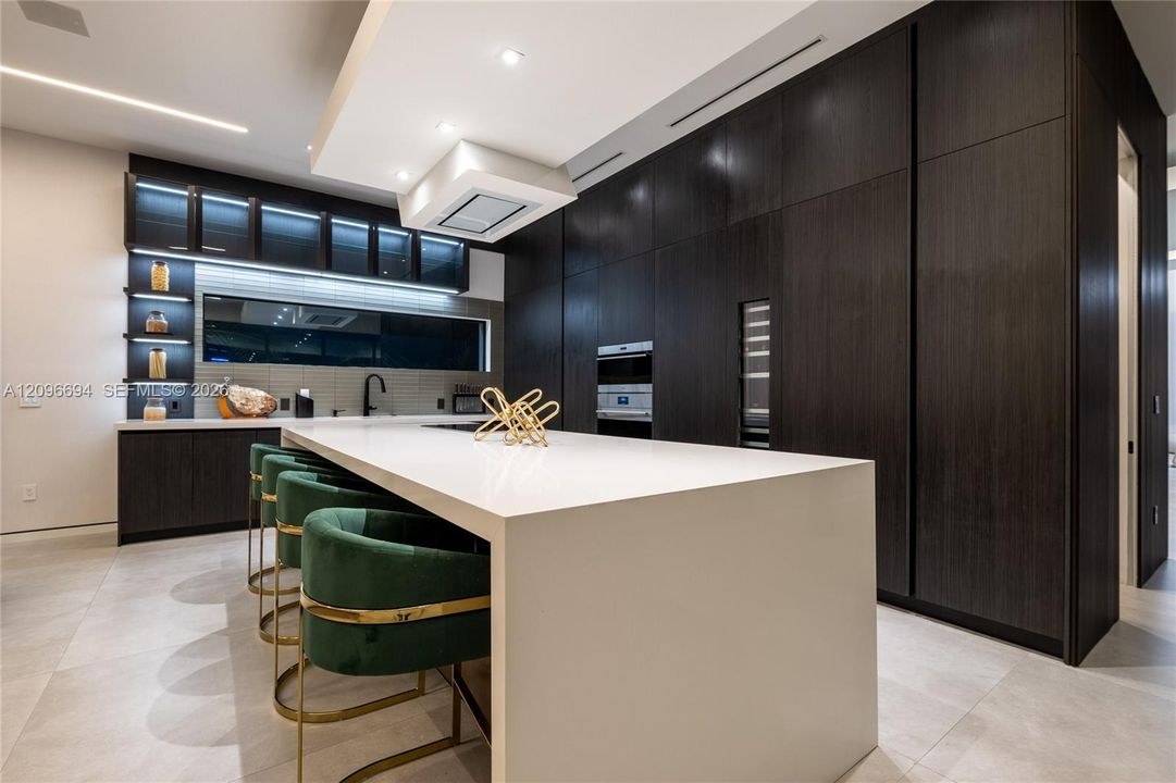 For Sale: $6,500,000 (5 beds, 5 baths, 5133 Square Feet)