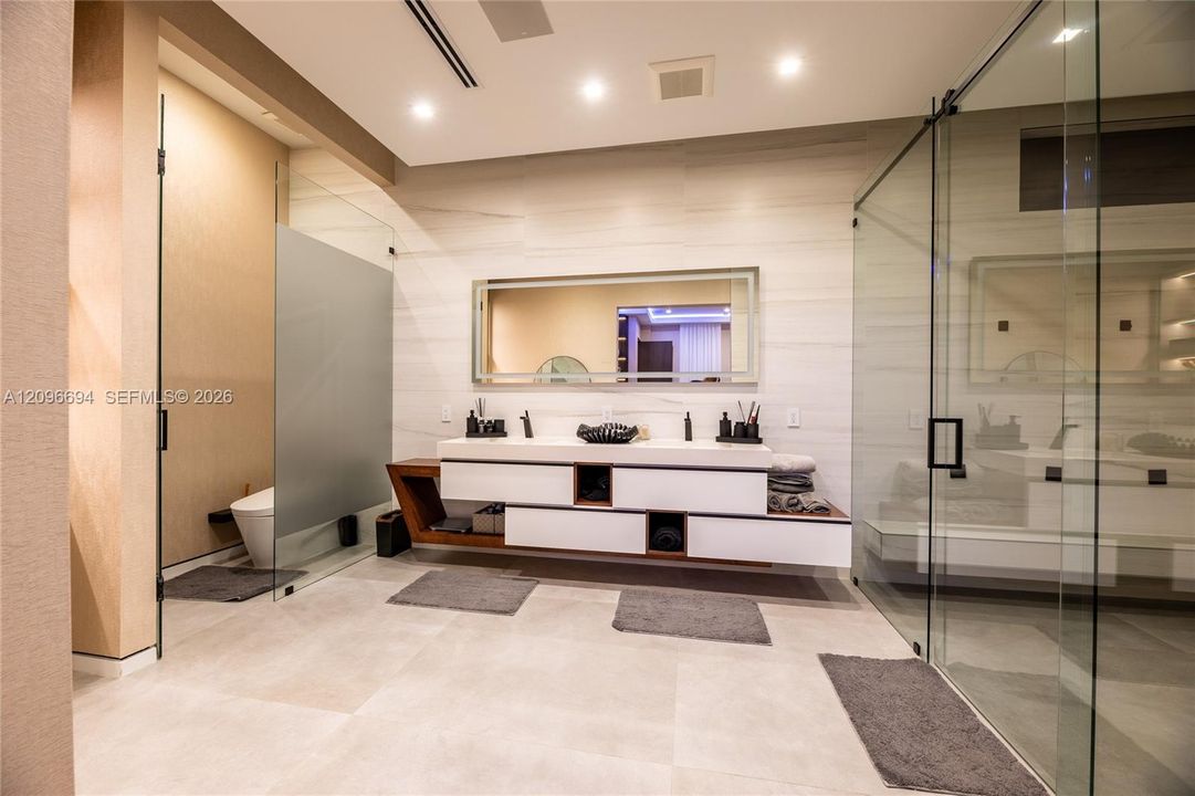 For Sale: $6,500,000 (5 beds, 5 baths, 5133 Square Feet)