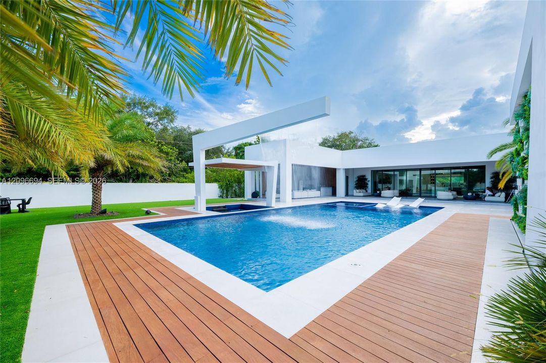 For Sale: $6,500,000 (5 beds, 5 baths, 5133 Square Feet)