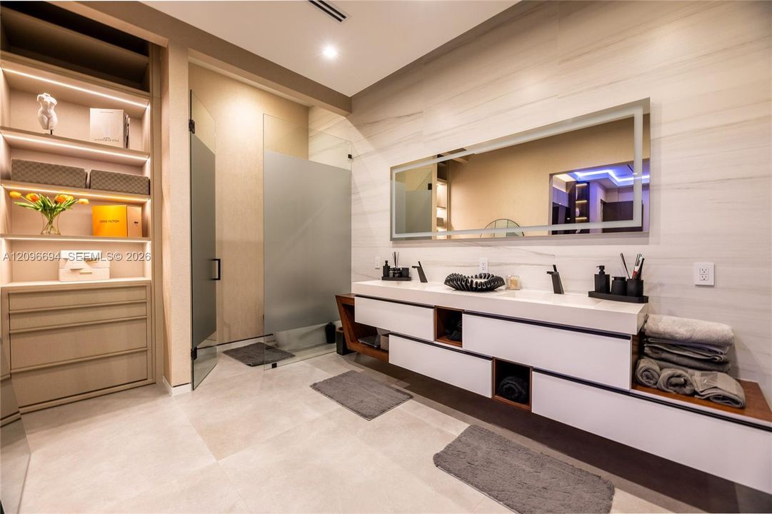 For Sale: $6,500,000 (5 beds, 5 baths, 5133 Square Feet)