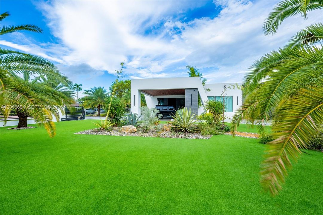 For Sale: $6,500,000 (5 beds, 5 baths, 5133 Square Feet)