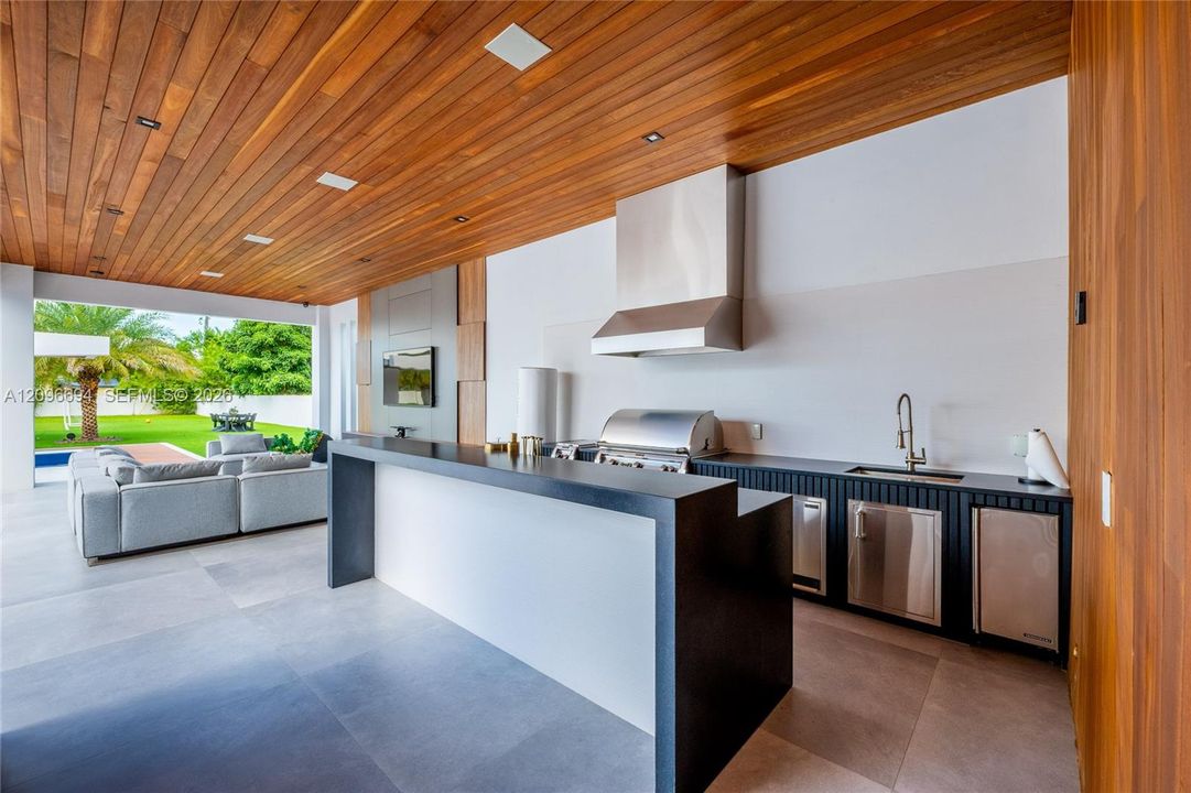 For Sale: $6,500,000 (5 beds, 5 baths, 5133 Square Feet)