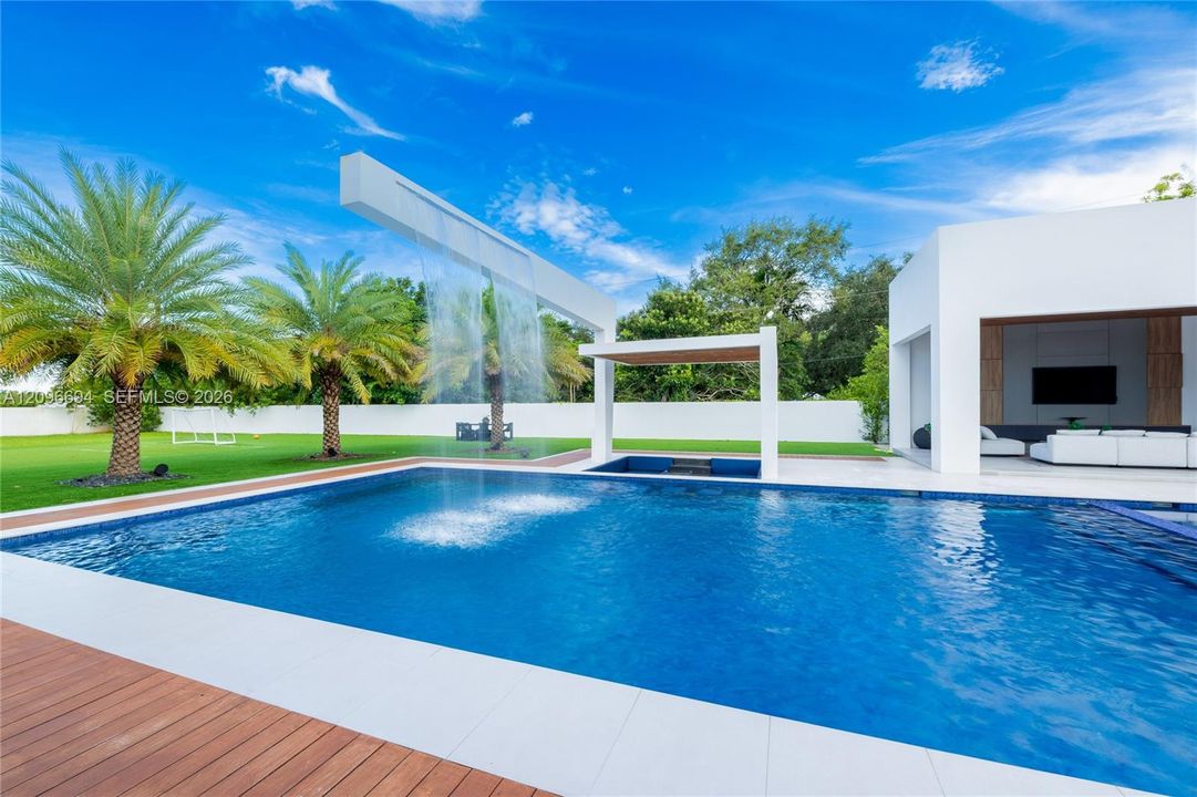 For Sale: $6,500,000 (5 beds, 5 baths, 5133 Square Feet)