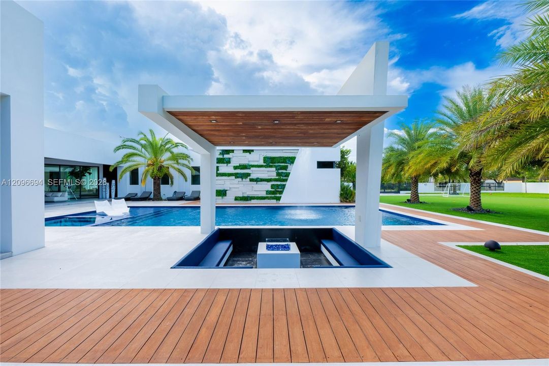 For Sale: $6,500,000 (5 beds, 5 baths, 5133 Square Feet)