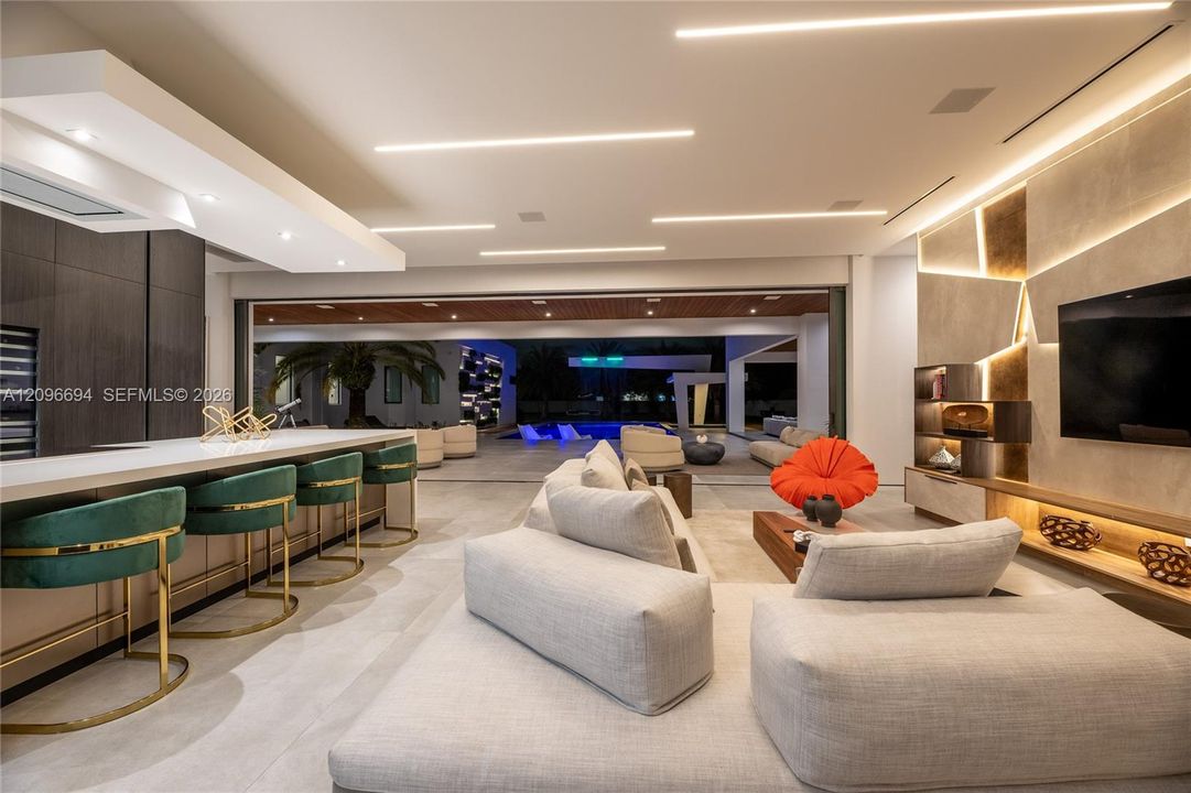 For Sale: $6,500,000 (5 beds, 5 baths, 5133 Square Feet)