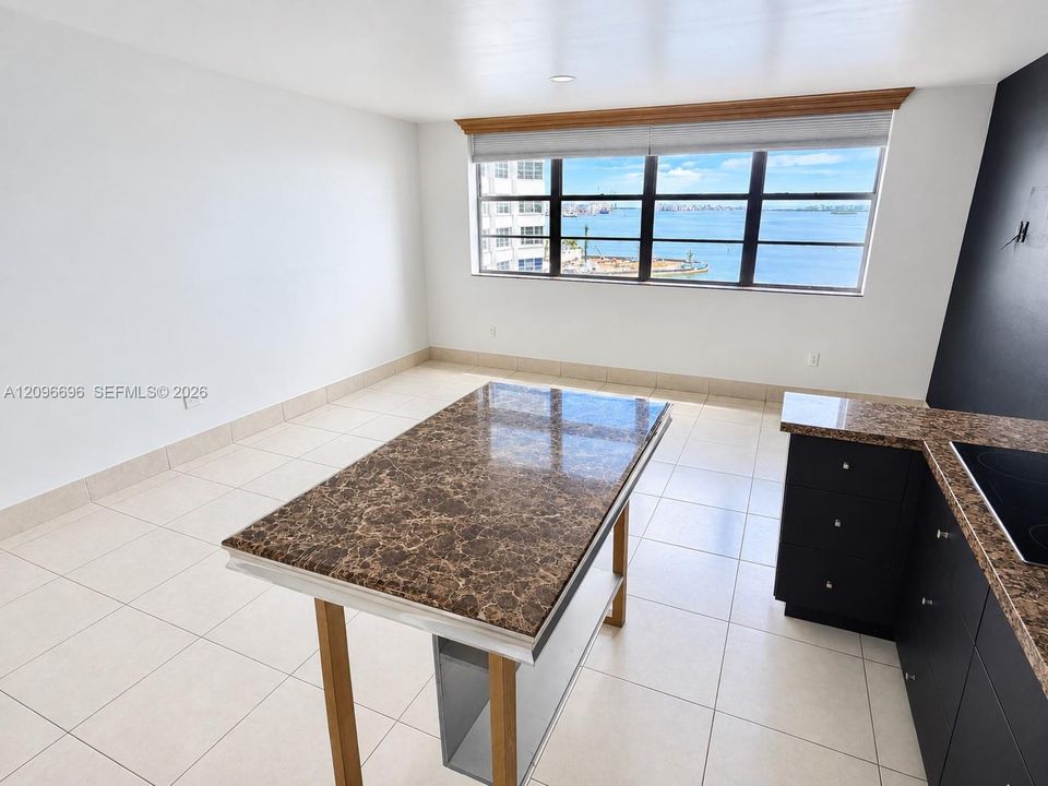 En Renta: $2,400 (0 camas, 1 baños, 580 Pies cuadrados)