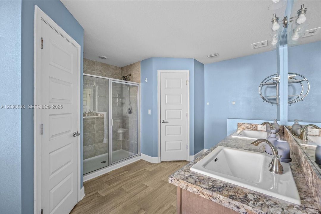 На продажу: $419,000 (4 спален, 2 ванн, 1908 Квадратных фут)