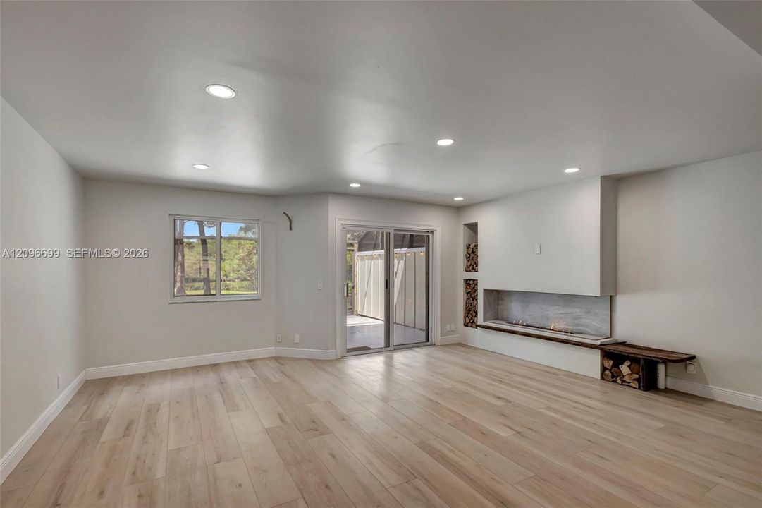 For Rent: $3,200 (3 beds, 2 baths, 1564 Square Feet)