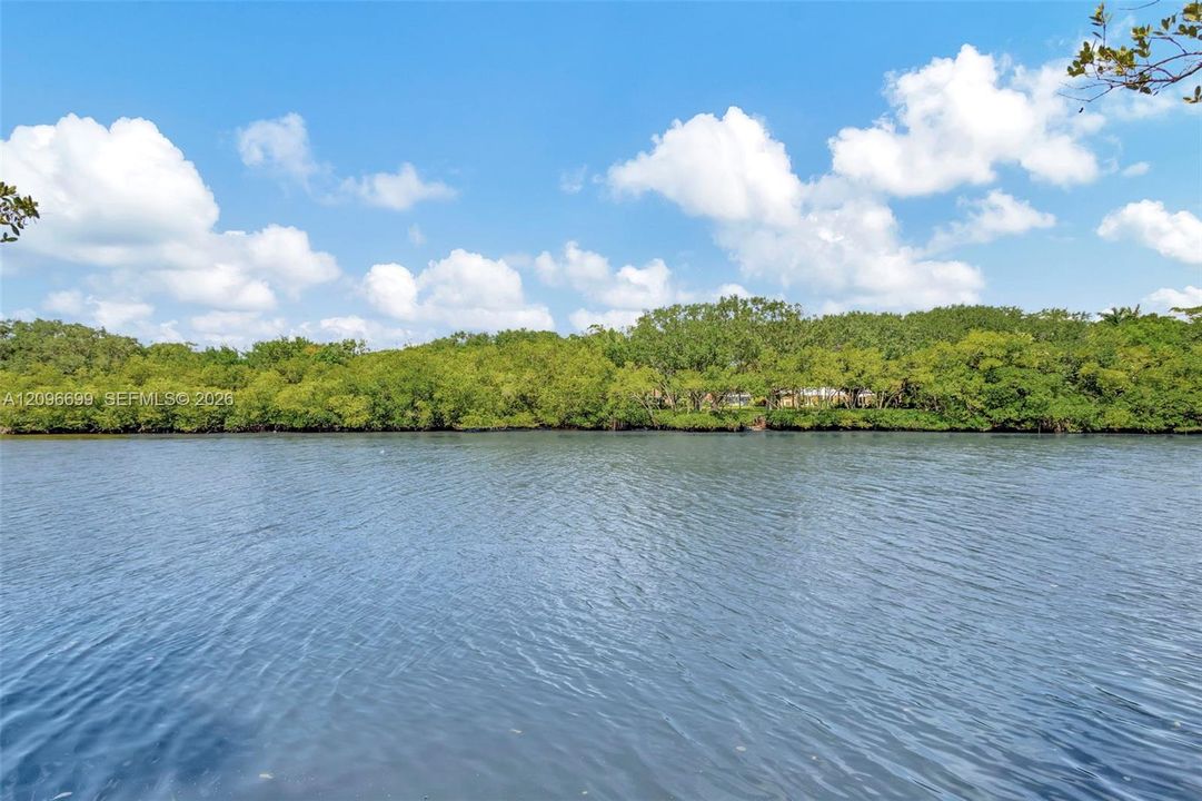 For Rent: $3,200 (3 beds, 2 baths, 1564 Square Feet)