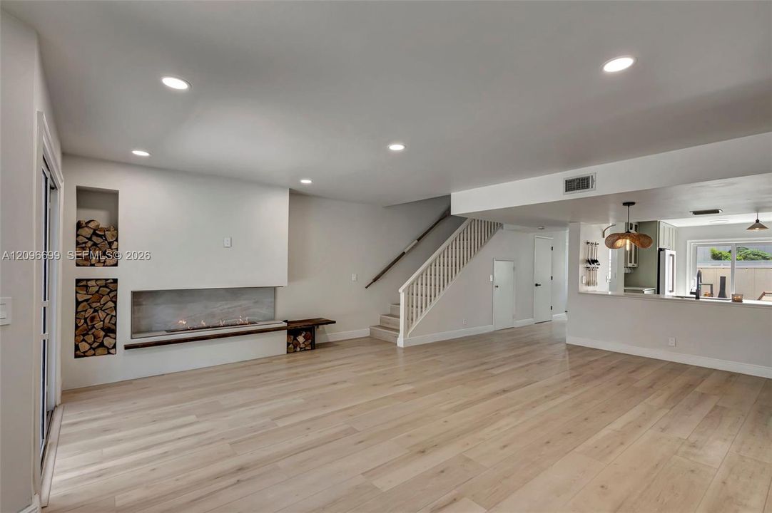For Rent: $3,200 (3 beds, 2 baths, 1564 Square Feet)