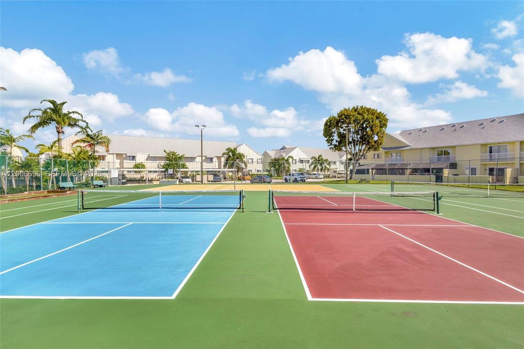For Rent: $3,200 (3 beds, 2 baths, 1564 Square Feet)