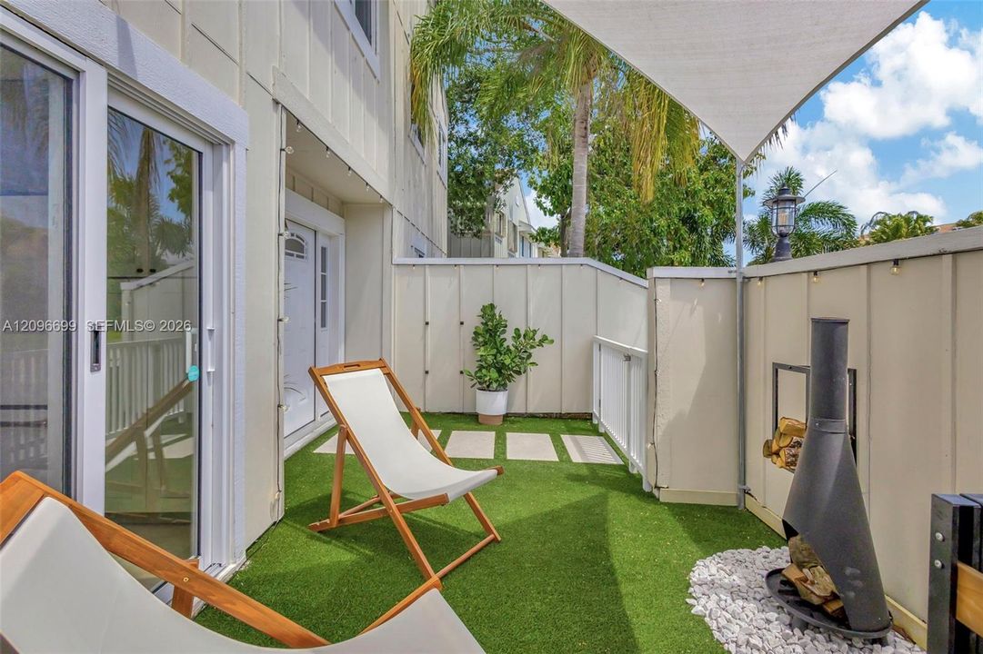 For Rent: $3,200 (3 beds, 2 baths, 1564 Square Feet)
