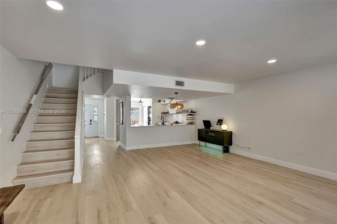 For Rent: $3,200 (3 beds, 2 baths, 1564 Square Feet)