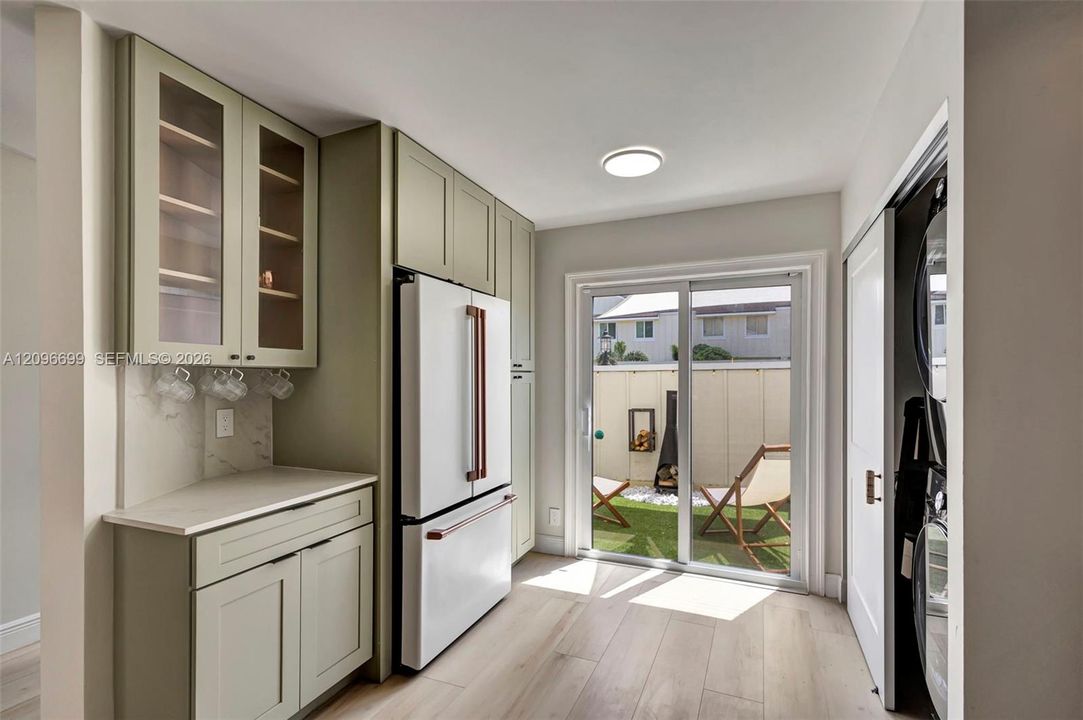 For Rent: $3,200 (3 beds, 2 baths, 1564 Square Feet)