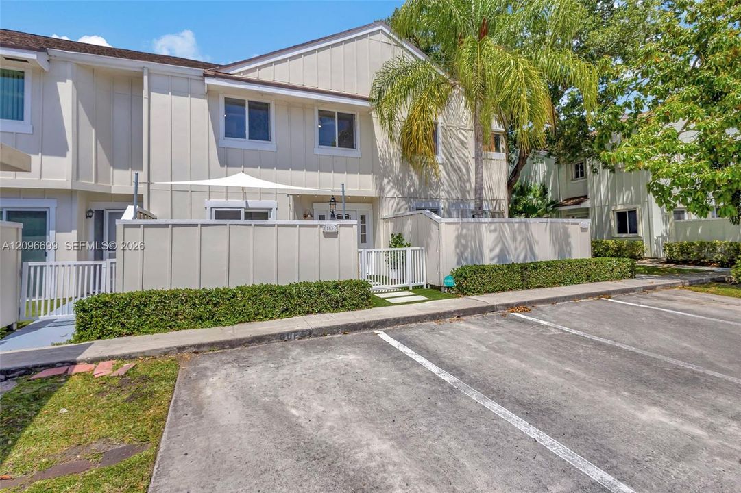For Rent: $3,200 (3 beds, 2 baths, 1564 Square Feet)