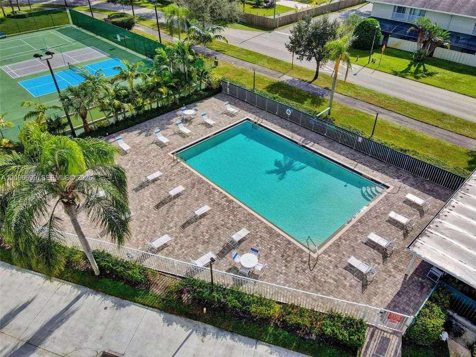 For Rent: $3,200 (3 beds, 2 baths, 1564 Square Feet)