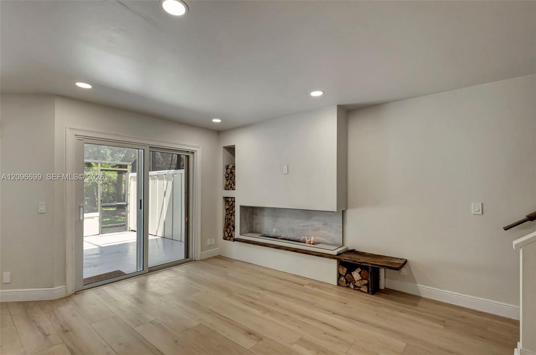 For Rent: $3,200 (3 beds, 2 baths, 1564 Square Feet)