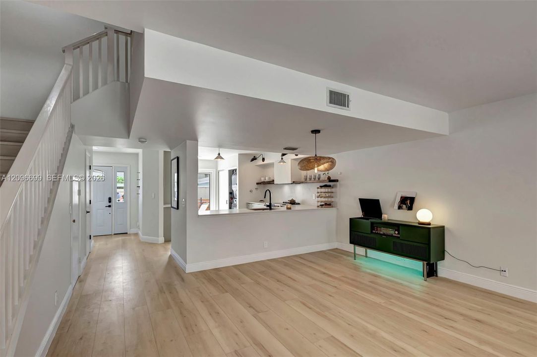 For Rent: $3,200 (3 beds, 2 baths, 1564 Square Feet)