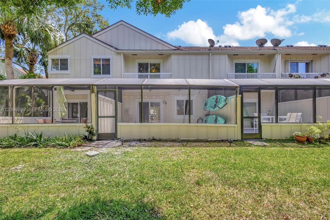 For Rent: $3,200 (3 beds, 2 baths, 1564 Square Feet)