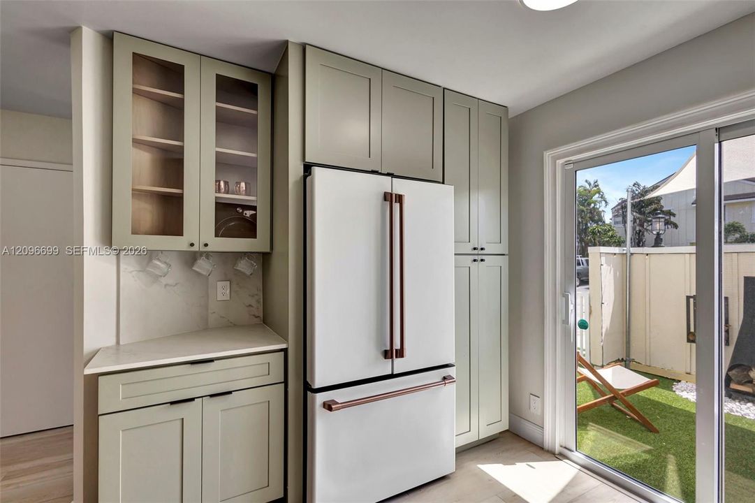 For Rent: $3,200 (3 beds, 2 baths, 1564 Square Feet)