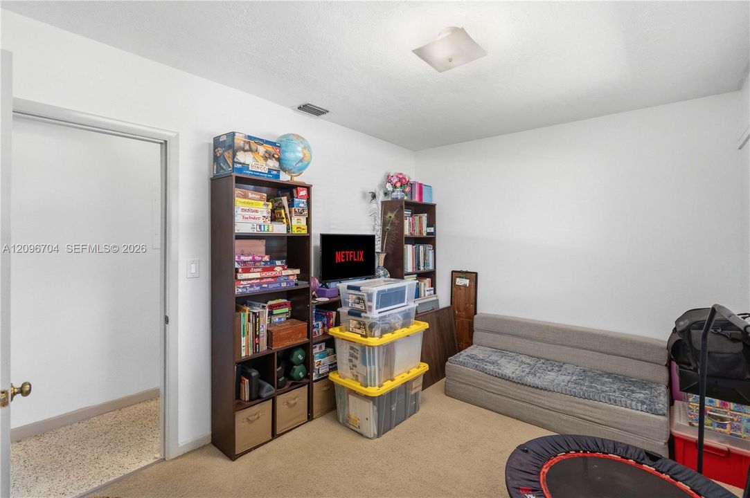 For Sale: $689,000 (3 beds, 2 baths, 1218 Square Feet)
