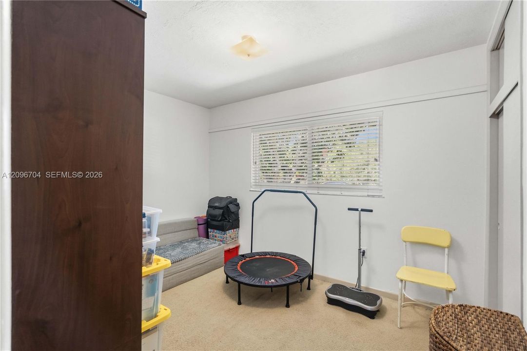 For Sale: $689,000 (3 beds, 2 baths, 1218 Square Feet)