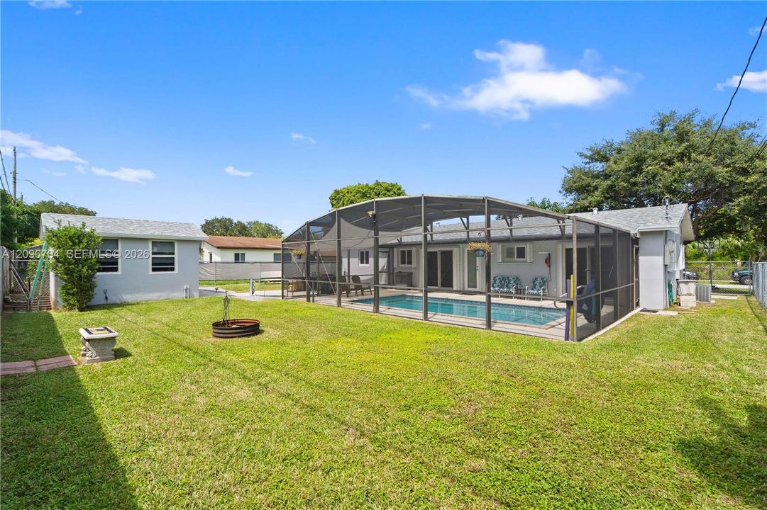 For Sale: $689,000 (3 beds, 2 baths, 1218 Square Feet)